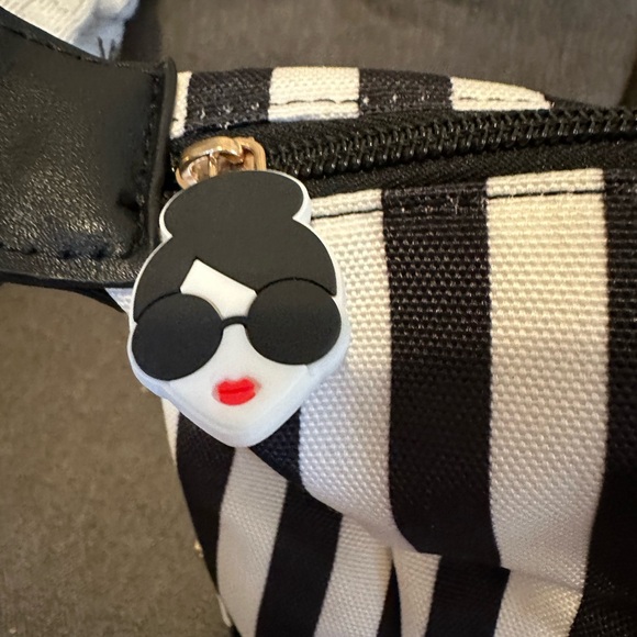 Alice + Olivia black&white positano striped weekend/duffel bag - Picture 5 of 8